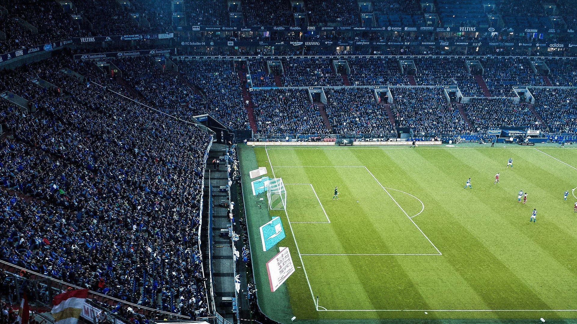 英超争冠戏剧性转折，红蓝两军双双失分，曼城坐收渔利登顶积分榜